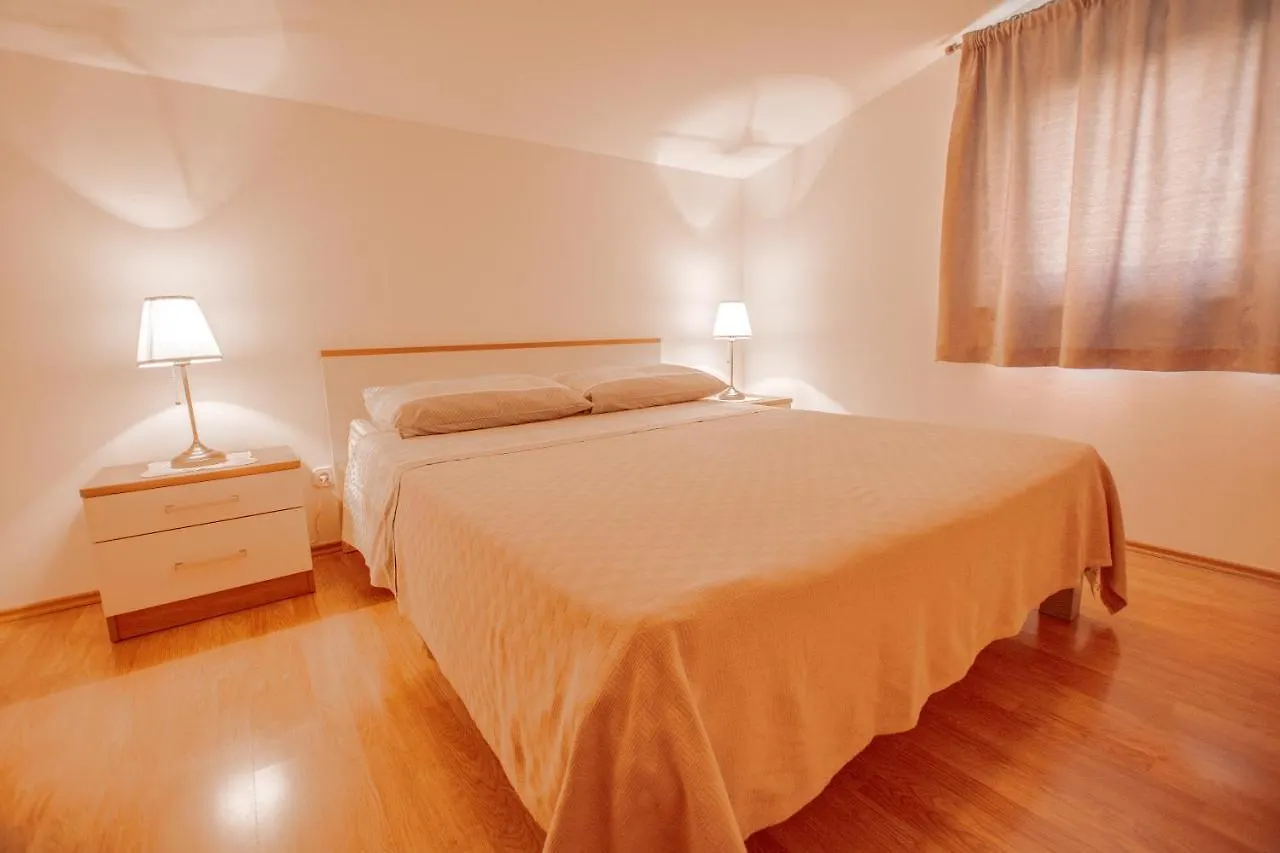 Apartments Lea Porec kontakti